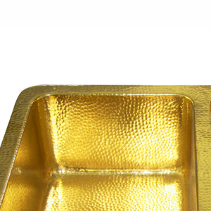 Fregadero de cocina de diseño tradicional con doble cubeta, acabado brillante en latón pulido, para cocina moderna. - Product Image 5