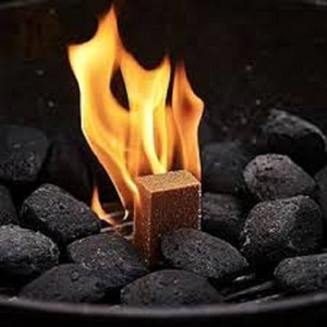 Cubes de paraffine en bois naturel pour allumer les foyers, les barbecues au charbon de bois, les grils de camping, l'allumage des feux intérieurs et extérieurs - Vente en gros - Product Image 1