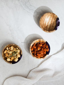 Bol de service à charcuterie classique en résine époxy écologique pour bois, petit format - Product Image 4