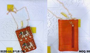 กระเป๋าคลัทช์สะพายไหล่ลายโบฮีเมียนประดับลูกปัดรูปนกยูงและช้าง พร้อมหูหิ้วมุก ปักลายสไตล์ชาติพันธุ์ สำหรับเดินทาง ขนาดเล็กสำหรับผู้หญิง - Product Image 5