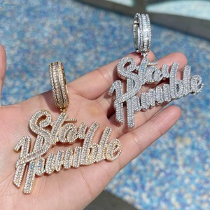Colgante con nombre de letra de moissanita talla baguette con incrustaciones de circonitas, con la inscripción 'Stay Humble', chapado en rodio sobre plata 925, estilo Hip Hop, colgante inicial - Product Image 5