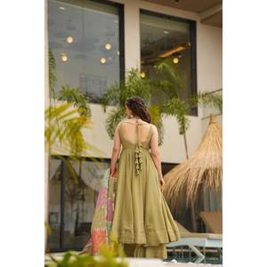 Hermoso Traje Indio y Pakistaní - Falda y Dupatta para Fiestas - Product Image 1