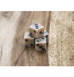 Ensemble de dés en os naturel personnalisé – Dés en os faits à la main pour jeux de société, cadeaux et utilisation promotionnelle - Product Image 1