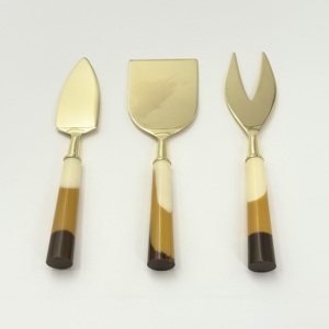 Outils à fromage en acier inoxydable écologiques de designer, manches en résine artisanales, compatibles lave-vaisselle, pour planches à charcuterie contemporaines - Product Image 1