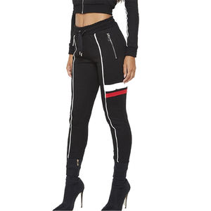 Ensemble de survêtement sportif noir pour femmes, manches longues, capuche, fermeture éclair sur le devant, pantalon de jogging avec poches latérales, respirant, en spandex et polyester - Product Image 4