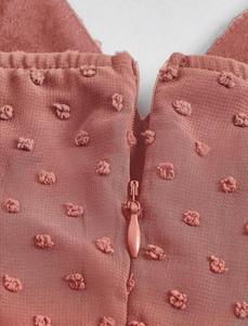 Minivestido ajustado y evasé con tirantes cruzados y estampado de puntos suizos - Product Image 3