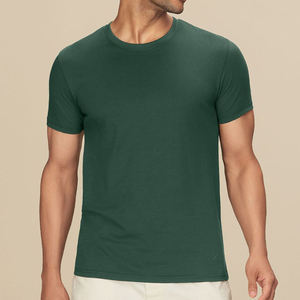 T-shirt vert foncé à col rond pour homme – Coton doux, coupe classique, manches courtes, décontracté, pour tous les jours, été, effet superposé à l'avant, séchage rapide - Product Image 2
