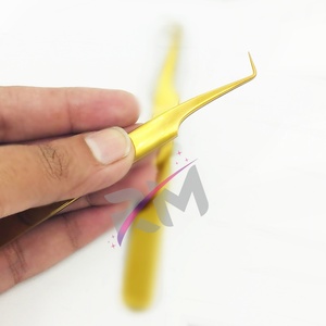 Pinza para Pestañas RMI Profesional Tipo Cincel, Recubierta de Oro, Acero Inoxidable Antibacteriano, Ligera, con Punta Serrada - Product Image 5