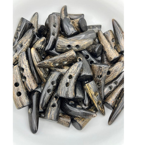 Bouton à bascule en corne de buffle authentique finition polie, différentes tailles - Product Image 3