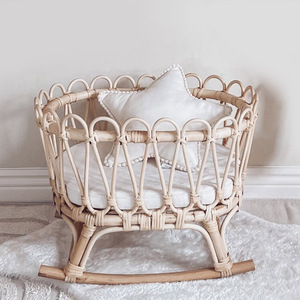 Cuna mecedora de ratán diseñada con amor, cuna de mimbre natural, cuna mecedora de madera. - Product Image 3
