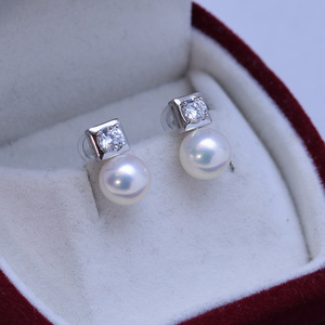 Pendientes Elegantes y Sencillos para Mujer, con Perlas Redondas Blancas de Agua Dulce de 8-9 mm, con Luz Intensa y Casi Impecables, en Plata S925 con Lazo - Product Image 2