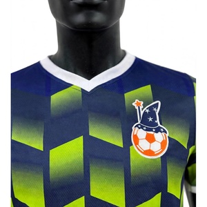 Maillot de football géométrique tendance pour hommes, vente en gros, manches courtes, séchage rapide, respirant, écologique, personnalisable avec nom d'équipe, décontracté, sport urbain - Product Image 5
