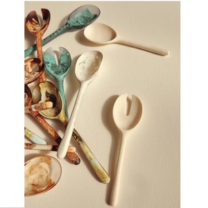 Ensemble de cuillères à salade en résine blanche tourbillonnante, écologiques, compatibles lave-vaisselle, micro-ondes et four - Product Image 5