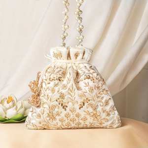 Sac à main Potli artisanal en soie brodée avec motif floral doré et cordon de serrage à pompon perlé, sac de mariage - Product Image 1