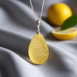 จี้รูปหยดน้ำอำพันบอลติกสีเหลืองมะนาว สร้อยคอเงินแท้ประดับพลอยแท้ ของขวัญสำหรับผู้หญิง - Product Image 1