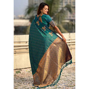 ผ้าซิ่นไหมสีเขียวเนื้อนุ่มลายทอแบบดูอัลซารี พร้อมขอบลายกวางสุดหรู - Product Image 2