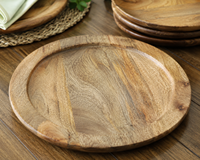 Assiette de service ronde en bois avec bord perlé blanc, faite à la main, vaisselle décorative moderne pour les fêtes