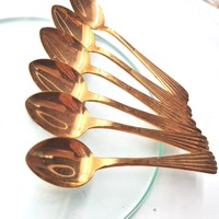 Cuillère en acier inoxydable indienne avec long manche et placage or pour la maison, la cuisine et les restaurants - Disponible en gros