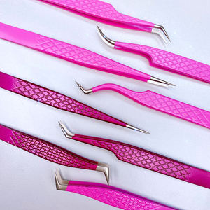 Pince à épiler pour cils rose à pointe en fibre, fabriquée sur mesure par TEEJAY, en acier inoxydable moderne, pointe lisse et manche durable. - Product Image 1