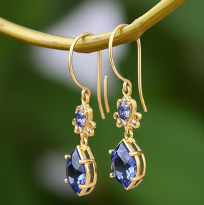 ต่างหูทรงหยดน้ำสีฟ้าไฮโดรและเพชร CZ เงินแท้ 925 ชุบทอง 18K เครื่องประดับสำหรับโอกาสพิเศษ ชุดราตรี - Product Image 1