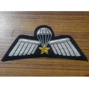 Patch brodé en dentelle argentée fait main sur mesure avec motif aile en fil métallique PU, applique écologique pour blazers et vestes - Product Image 2