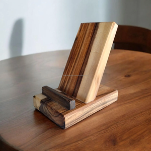 Support de téléphone de bureau en bois personnalisable et support de tablette Support de smartphone mobile paresseux avec thème d'occasion de mariage par FWE - Product Image 1