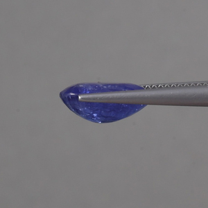 Zafiro Azul, Piedra Preciosa Suelta, 5.45 Quilates |   Corte Ovalado de 10.5x9mm |   Zafiro Natural Certificado por IGI, Tallado a Mano, Pulido, con Cambio de Color, 6mm - Product Image 2