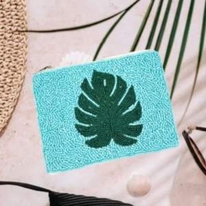 Monedero Mini Vintage con Cuentas Rosas, Azules y Negras con Diseño de Peces Besándose, Hecho a Mano en India, para Mujeres y Niñas - Product Image 1