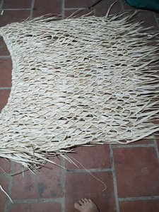 Tuiles de toit en feuilles de palmier naturelles traditionnelles, panneaux de couverture en chaume tissé, revêtement de toiture plat et flexible pour appartement, atelier, pavillon - Product Image 5
