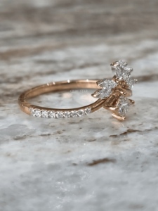 Anillo de Compromiso de Oro Rosa de 14K con Diamante Cultivado en Laboratorio en Forma de Pera Marquise, Certificado por IGI, con Diseño Floral y Tallo Dividido, 0.40ct, para Mujer - Product Image 4