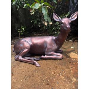 Sculpture de cerf en bronze pour décoration de Noël - Product Image 1