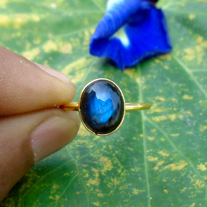Bague en labradorite plaquée or 18 carats, faite à la main, bijou avec pierre précieuse chatoyante - Product Image 2