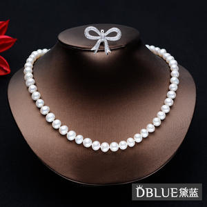 Collier avec pendentif en perle de Tilian avec nœud papillon et chaîne en os, style classique Liu Shishi - Product Image 1