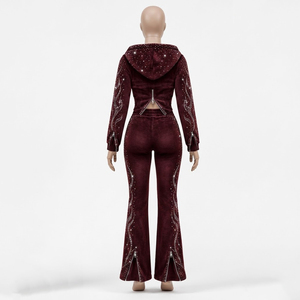 Ensemble de survêtement en velours tendance et vintage avec sweat à capuche court zippé et pantalon large pour femme – Tenue mode - Product Image 6