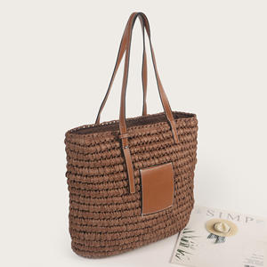 Complementa tus atuendos para el clima soleado con este encantador bolso de hilo natural con forma estructurada y detalles de cuero hoy. - Product Image 5