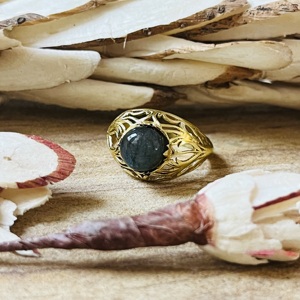 Anillo Vintage de Latón Chapado en Oro con Filigrana de Vid y Labradorita, Diseño Botánico Hueco, Anillo Artesanal al por Mayor, Favorito del Mercado - Product Image 5