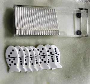 Jeu de dominos en forme de poisson noir et blanc avec boîte de rangement en acrylique pour jeux de société - Product Image 3