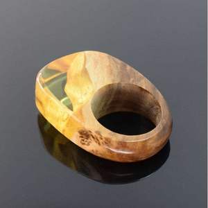 Anneaux de serviette en bois et résine faits à la main, design intemporel en forme de doigt - Product Image 2