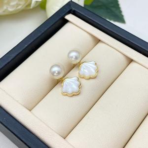 Boucles d'oreilles en argent S925 et perles d'eau douce 6,5-7 mm rondes lisses sans défaut, design de coquille de fleur élégante, bijoux d'oreille - Product Image 2