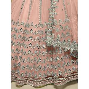 Magnífico Lehenga Choli Semi-Cosido con Malla de Lentejuelas Rosadas, con Dupatta y Tocado de Novia de Zeel Clothing - Product Image 2