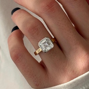 แหวนหมั้นเพชรทรงแอสเชอร์ 3 กะรัต เพาะเลี้ยงในห้องปฏิบัติการ ตัวเรือนทอง 14K ดีไซน์หรูหราเหนือกาลเวลา - Product Image 4