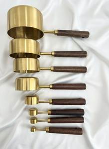 Tasses à mesurer en métal finition PVD or avec poignée en bois, impression de logo personnalisée acceptée, prix bas, ensemble de tasses à mesurer pour la cuisine - Product Image 3