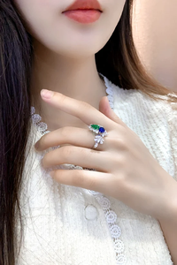 Bague de cocktail pour femme en argent 925 plaqué rhodium avec cristaux bleus et verts taille poire, motif floral, sertissage à griffes, bijoux de luxe - Product Image 6