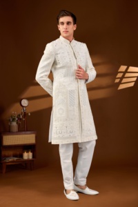 Traje Sherwani Imperial Ivory con Base Divine Touch y Relieve 3D de Pavo Real Jharokha y Desfile de Elefantes - Product Image 1