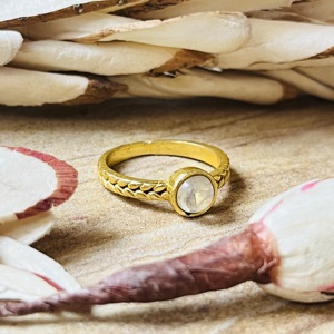 Bagues en pierre de lune, style bohème, avec bande tressée, bijoux minimalistes en laiton pour femme, plaqué or 18 carats, solitaire délicat, favoris des marchés, vente en gros/OEM - Product Image 5