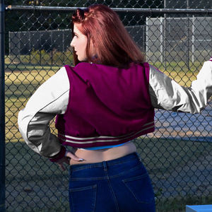 Chaqueta Corta Estilo Universitaria para Mujer, Color Morado y Blanco, Estilo Bomber, Mangas de Cuero Sintético, Ropa Exterior Informal, Moda Femenina - Product Image 4