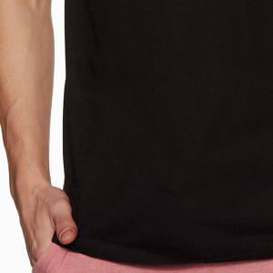 เสื้อยืดแฟชั่นผู้ชายสีดำ ผ้าฝ้าย 100% ขนาดสั่งทำได้ ซับเหงื่อ แห้งเร็ว แขนสั้น เสื้อยืดลำลองผู้ชาย - Product Image 4