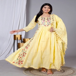 Elegante Conjunto de Kurta Anarkali de Algodón Amarillo con Bordado Floral y Dupatta para Bodas, Fiestas, Playa y Ropa Étnica - Product Image 2