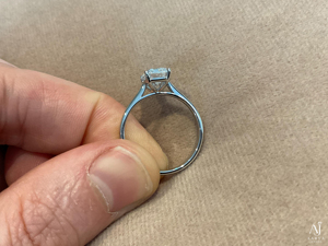 Bague de fiançailles et de mariage solitaire en argent sterling 925 avec moissanite taille émeraude sertie à griffes, plaquée or 18 carats pour femme - Product Image 5