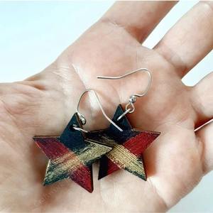 Boucles d'oreilles pendantes en bois uniques en forme d'étoile, faites à la main, qualité export, pour femmes, usage quotidien et soirée, à prix et qualité export. - Product Image 1